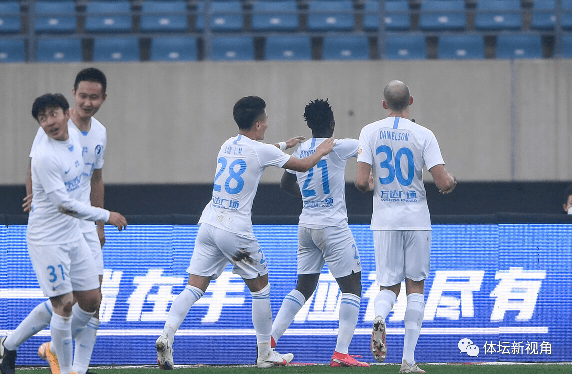 太阳新星连续砍下+分带队赢球