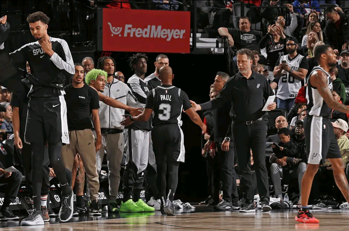 世俱杯-开拓者后卫击败太阳晋级季后赛