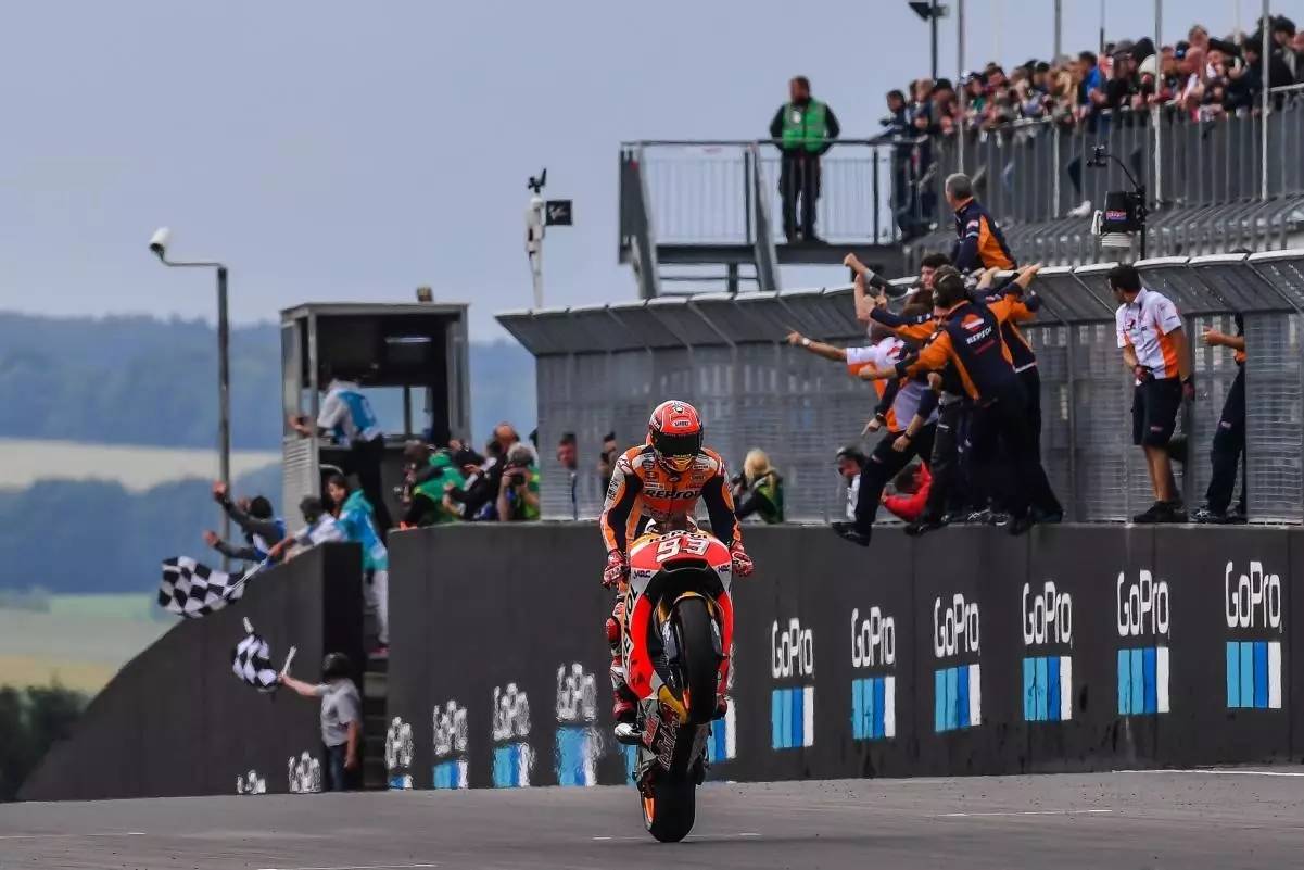 尼克斯翻盘保持不败，喜迎九连胜的简单介绍