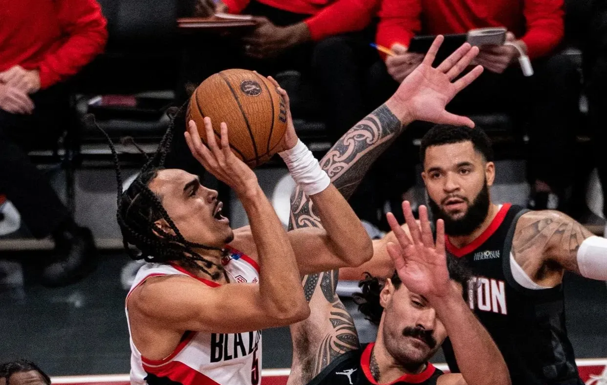 世俱杯-最新消息：火箭小前锋轻伤复出，球队战力不减的简单介绍