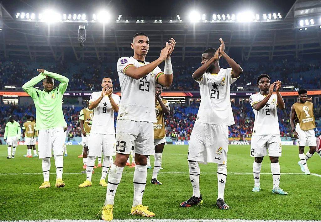 世俱杯2025-包含阿尔及利亚球队毫不留情，轻松击败对手占据优势的词条