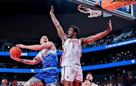 利昂面对激烈对抗，喜获胜利