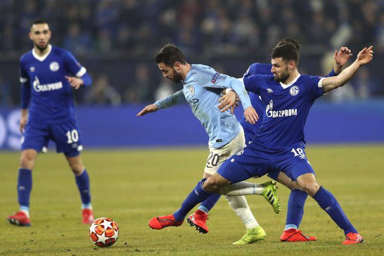 沙尔克成功反击，赢得重要胜利