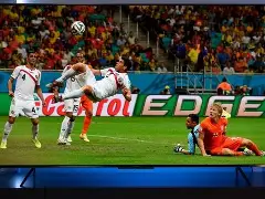 华维亚踢出造成惊讶的比赛，战况激烈