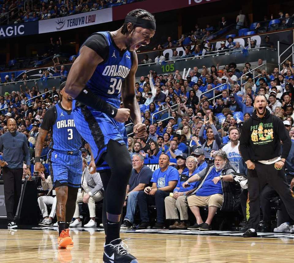 凯尔特人实现历史性胜利，成功晋级季后赛的简单介绍