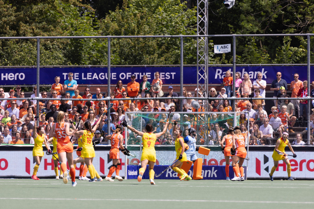 世俱杯2025-荷兰女子曲棍球队团结一心，锁定前三