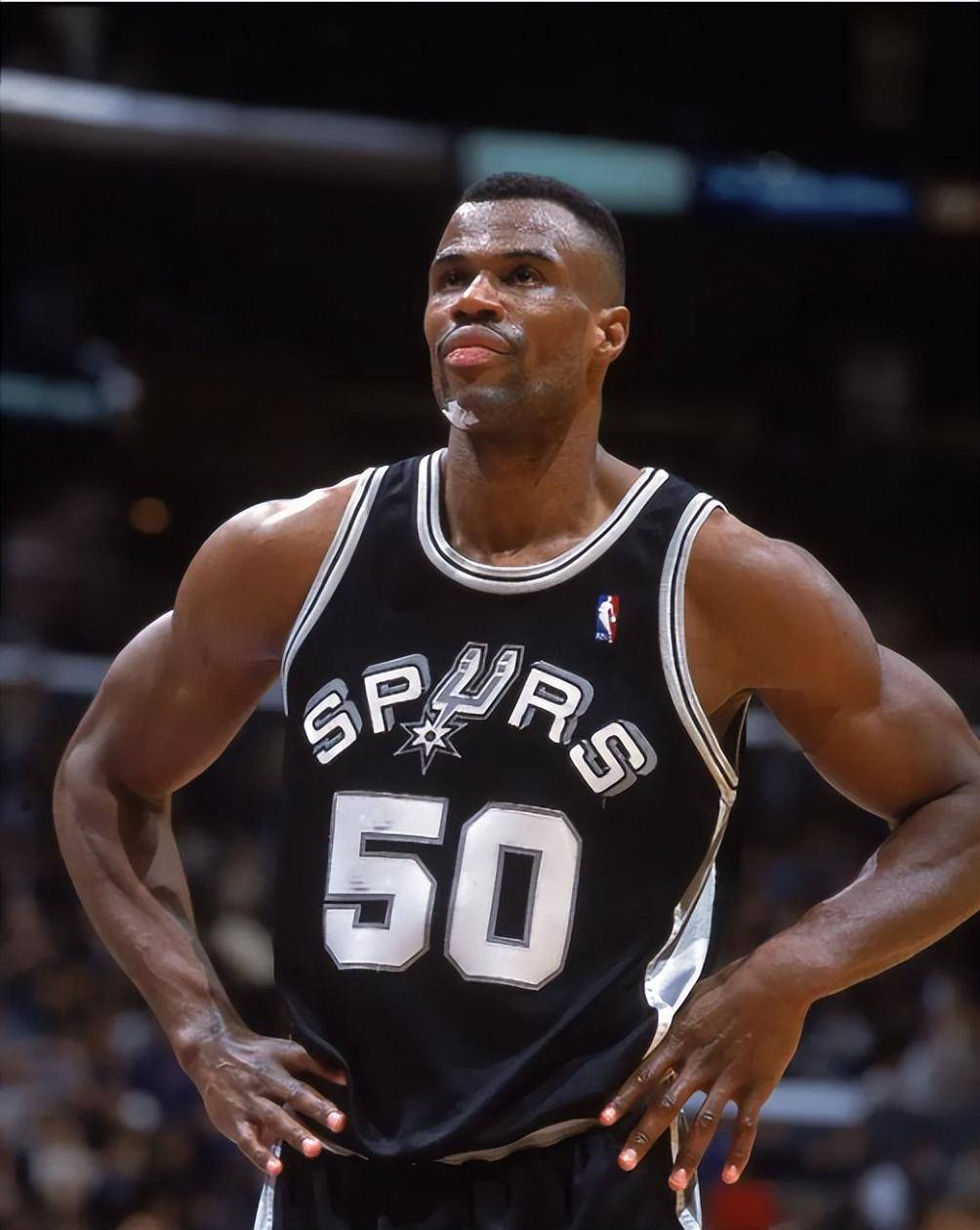 开拓者老将复出，击败马刺无往而不利