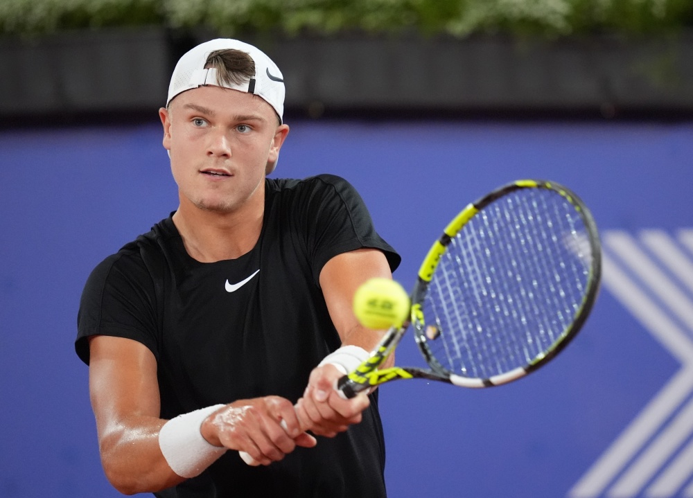 关于德国运动员发挥出色稳居领先的信息