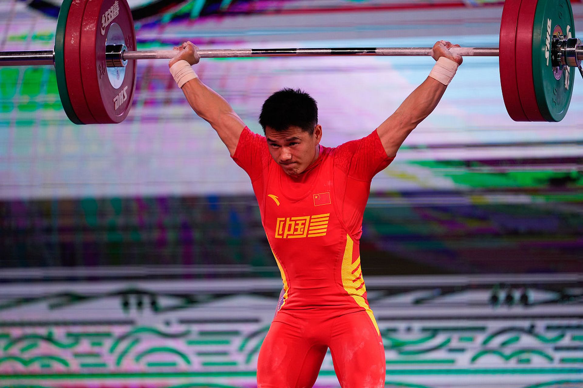 世俱杯时间-关于举重选手创造新纪录，引领比赛风向的信息