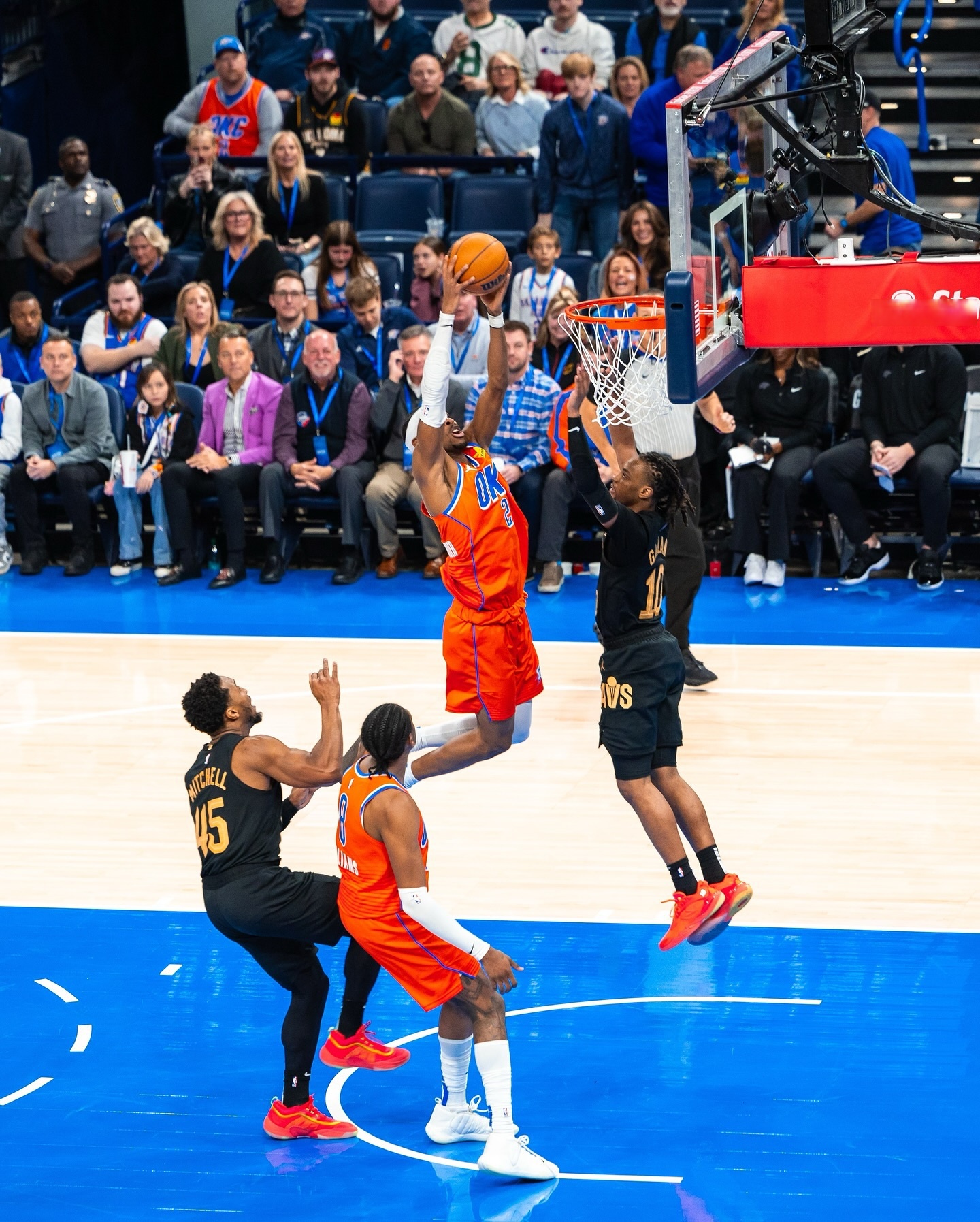 世俱杯-防守端狂砍五次抢断，助球队逆转取胜