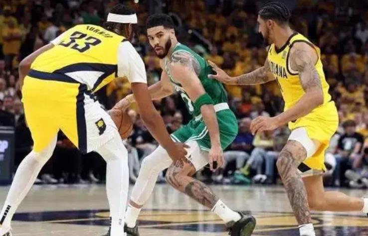 防守端狂砍五次抢断，助球队逆转取胜