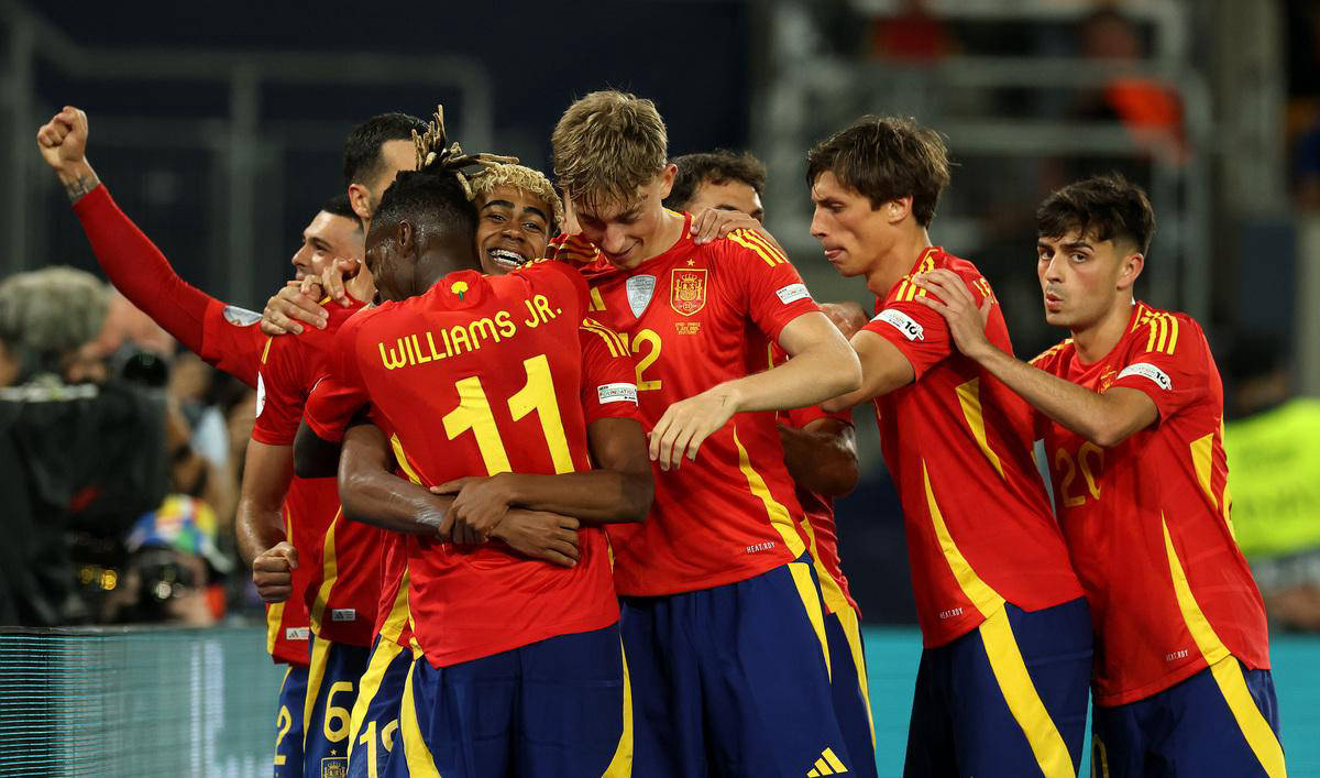 世俱杯决赛-取胜！罗马尼亚队在对手防线上取得突破