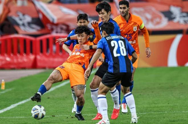 包含马思纯梅开二度，山东鲁能客场大胜的词条