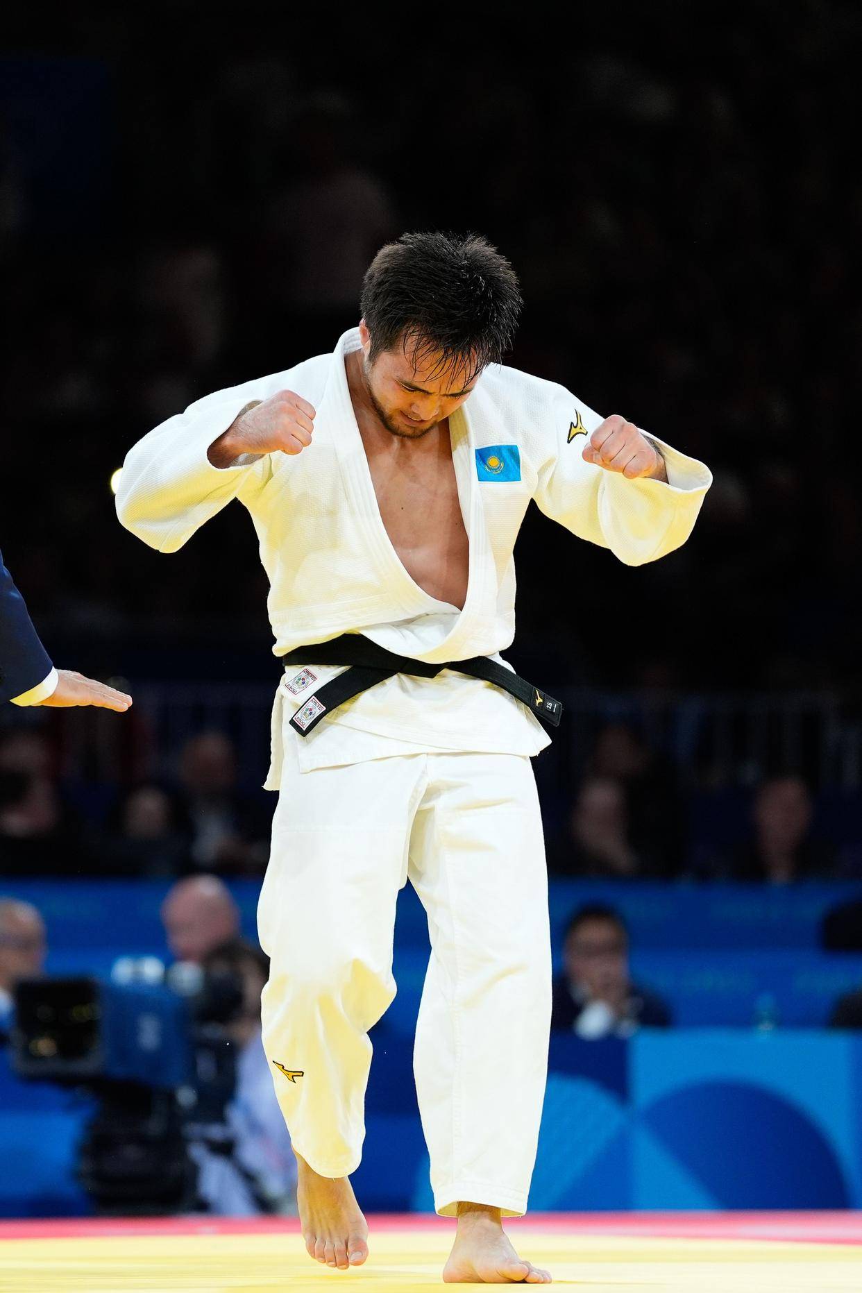 柔道选手技高一筹，制胜过人