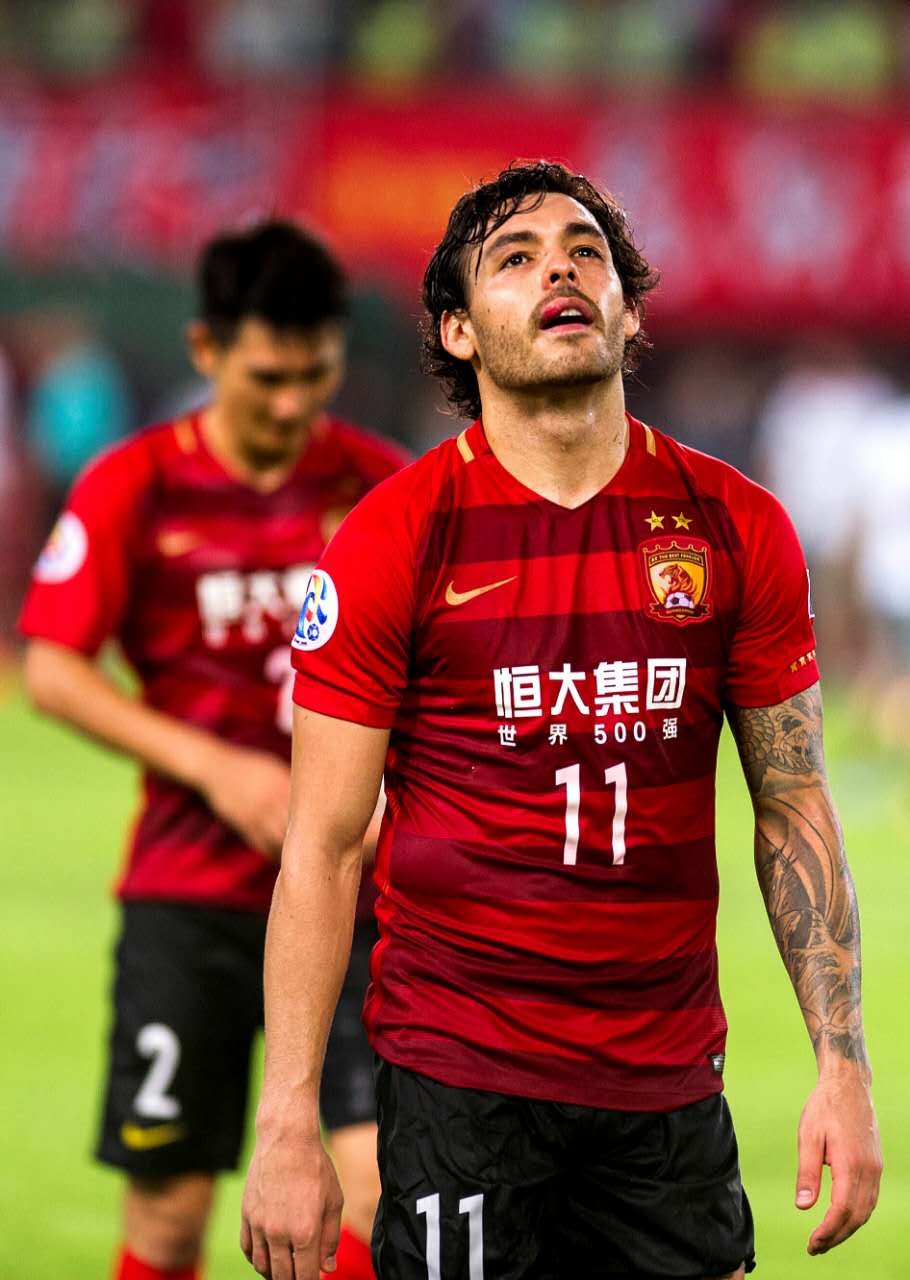 世俱杯分组-上港主场胜出，轻松拿下三分宝贵积分