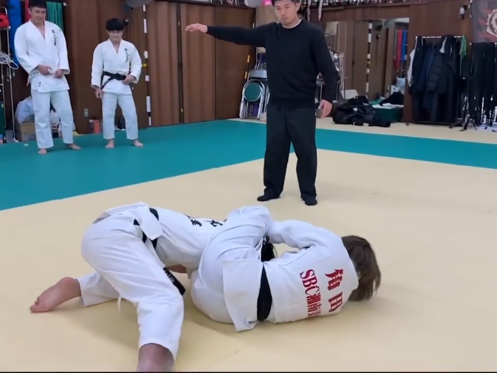 向日本选手致敬！柔道比赛中多次获得金牌