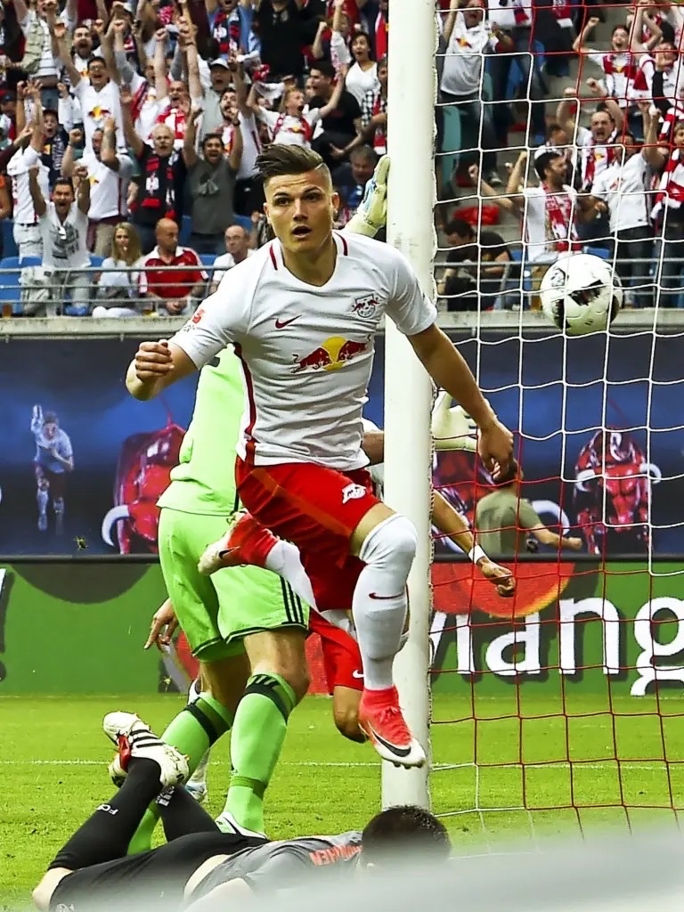 莱比锡红牛球员在日常生活中被曝光