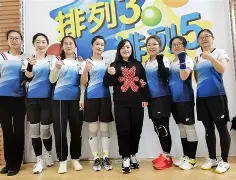 包含香港流浪者展现风采，球员齐心协力奋战的词条