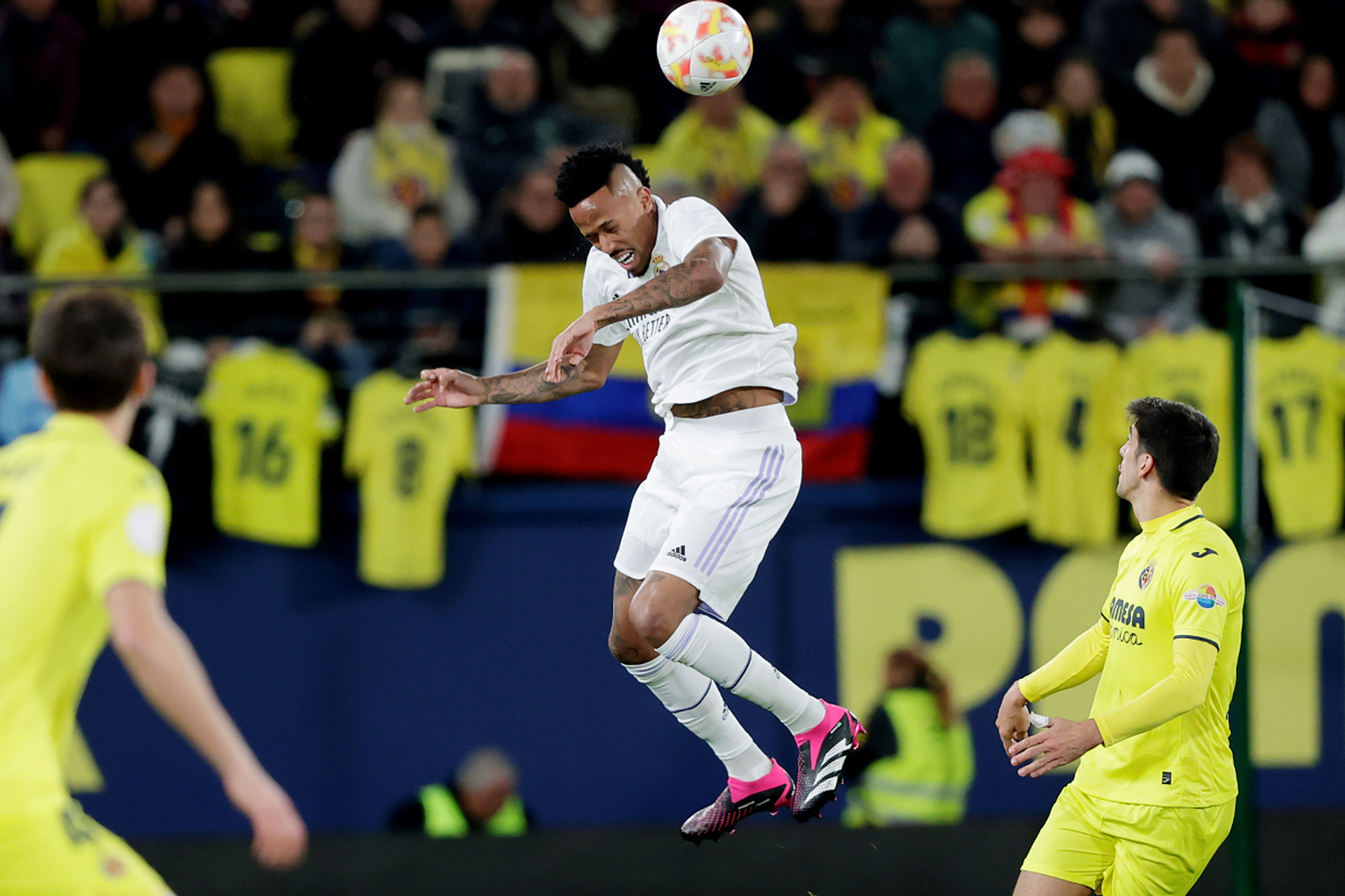 关于巴塞罗那客场不败，与比利亚雷亚尔握手言和的信息