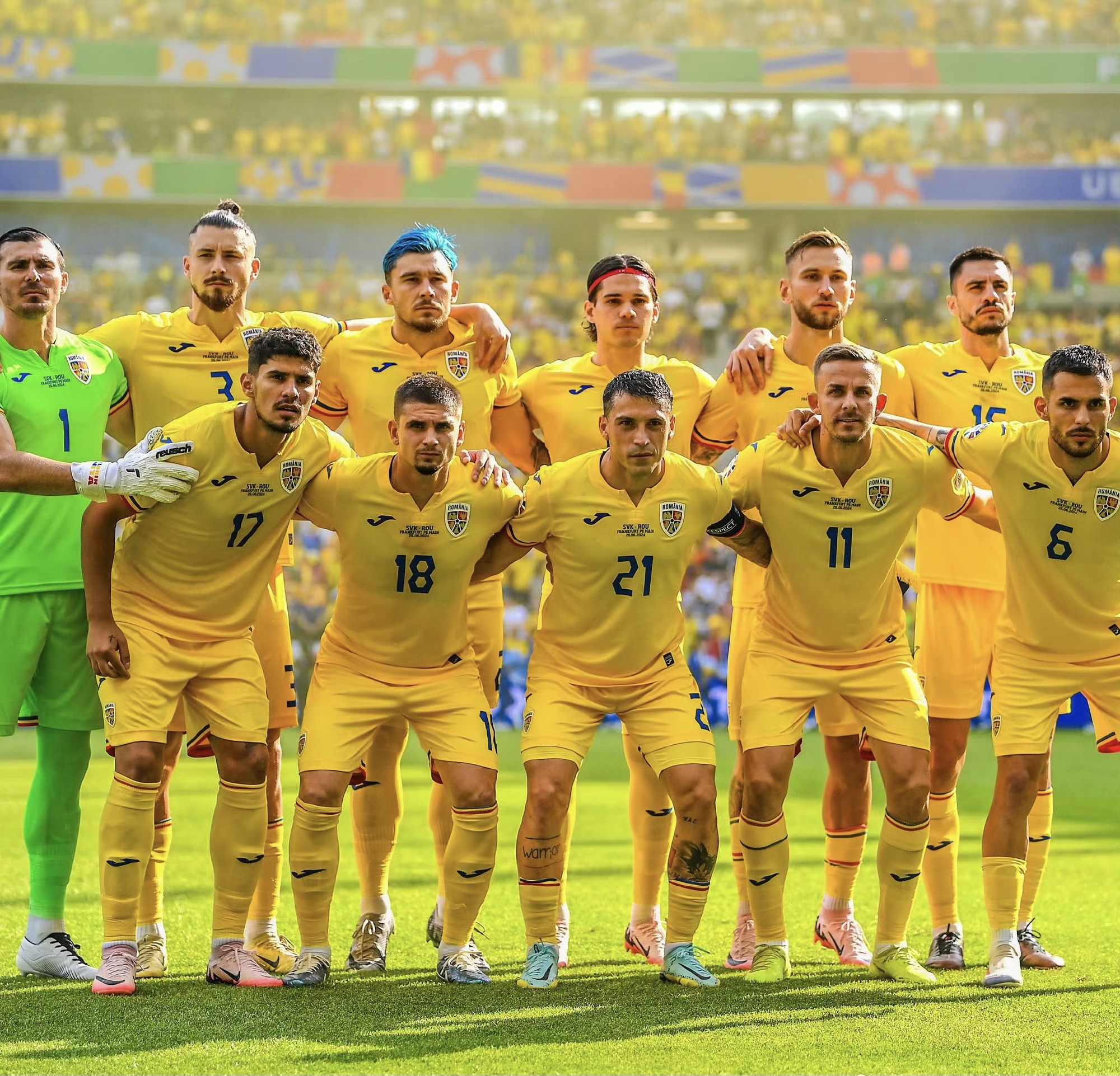 荷兰队成功地战胜了土耳其队