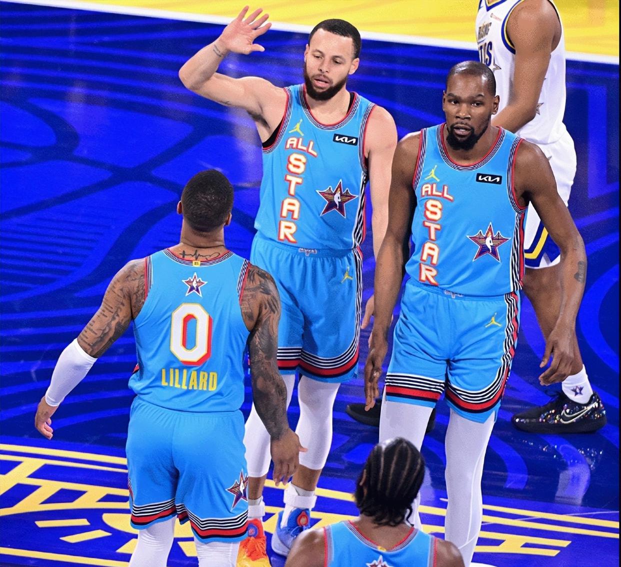 世俱杯冠军-NBA全明星周末精彩赛事热闹上演，球迷热烈欢呼