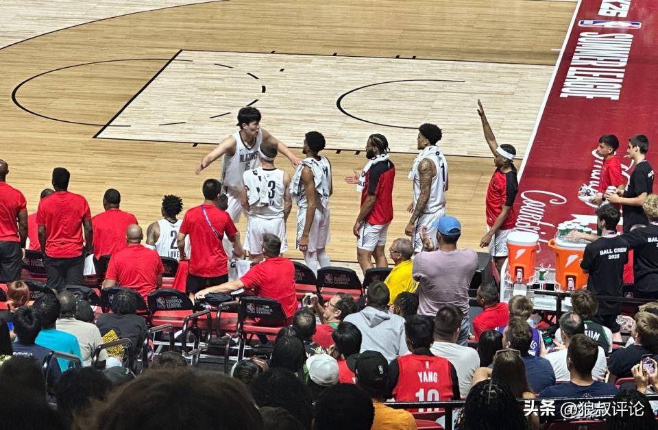 NBA全明星周末精彩赛事热闹上演，球迷热烈欢呼