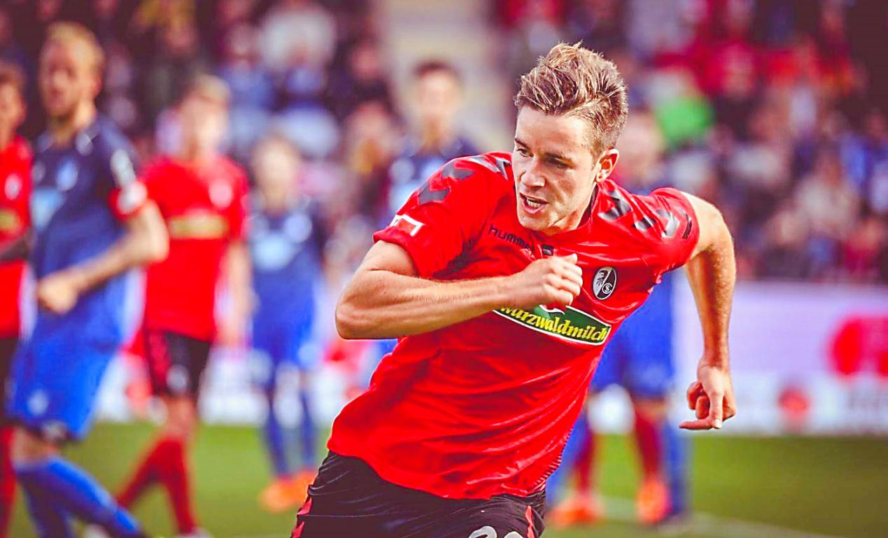 弗赖堡主场告捷，稳固中游位置