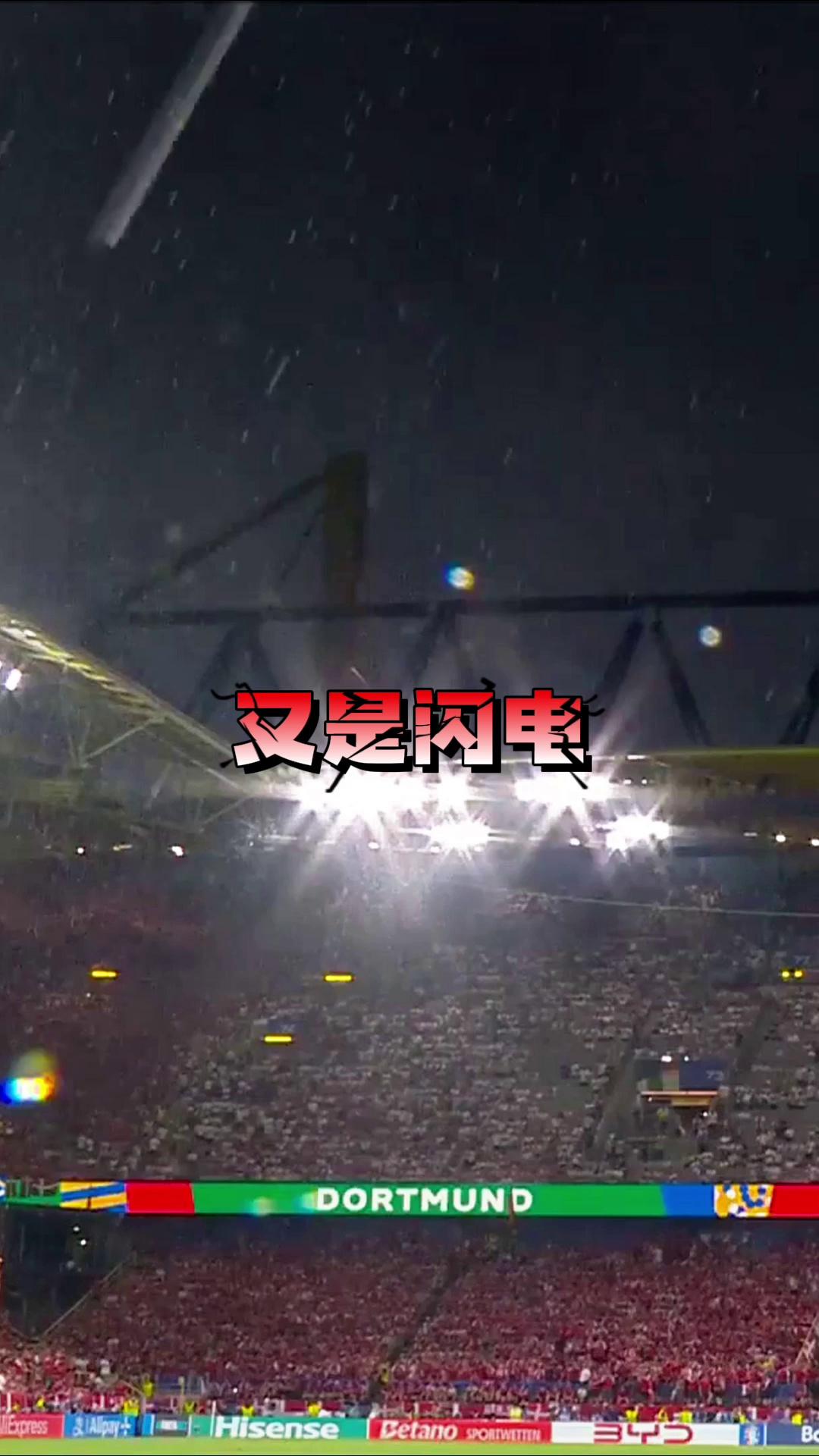 世俱杯决赛-足球解说员突发头痛，比赛直播画面一度中断