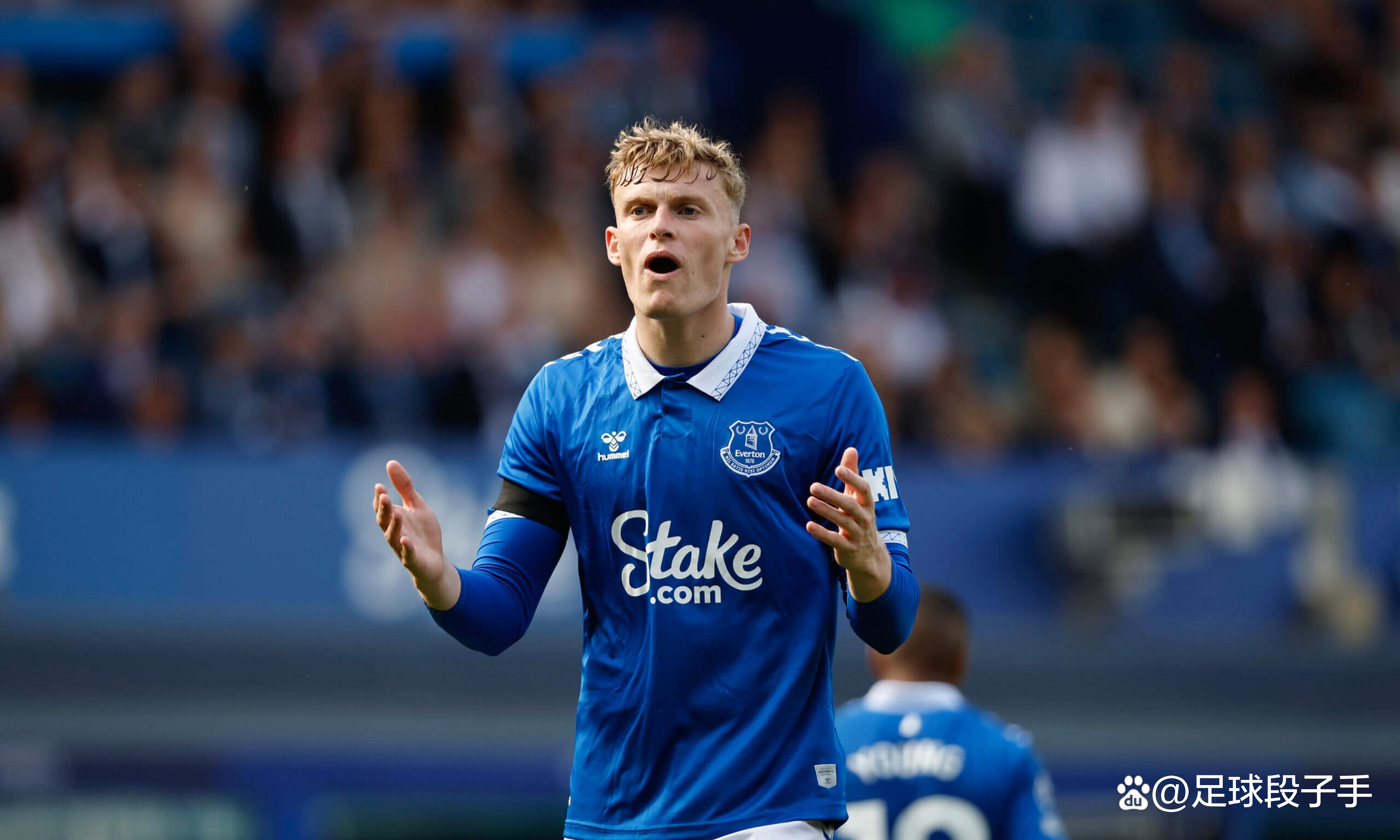 包含埃弗顿青训崛起，球队未来充满活力的词条