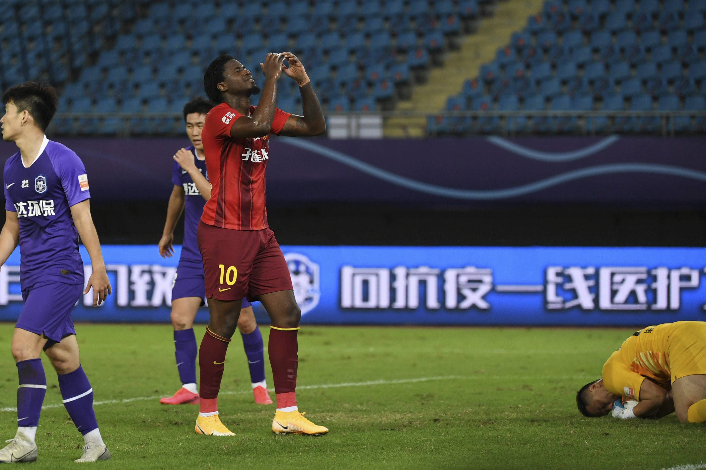 重庆当代主场-战胜河北华夏幸福，全取三分的简单介绍