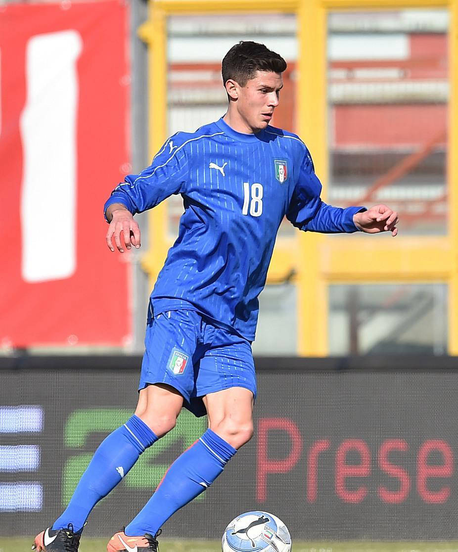 世俱杯时间-罗马尼亚篮球联赛中最佳球员上演精彩表现