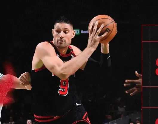 公牛队战胜凯尔特人，拉文砍下高分