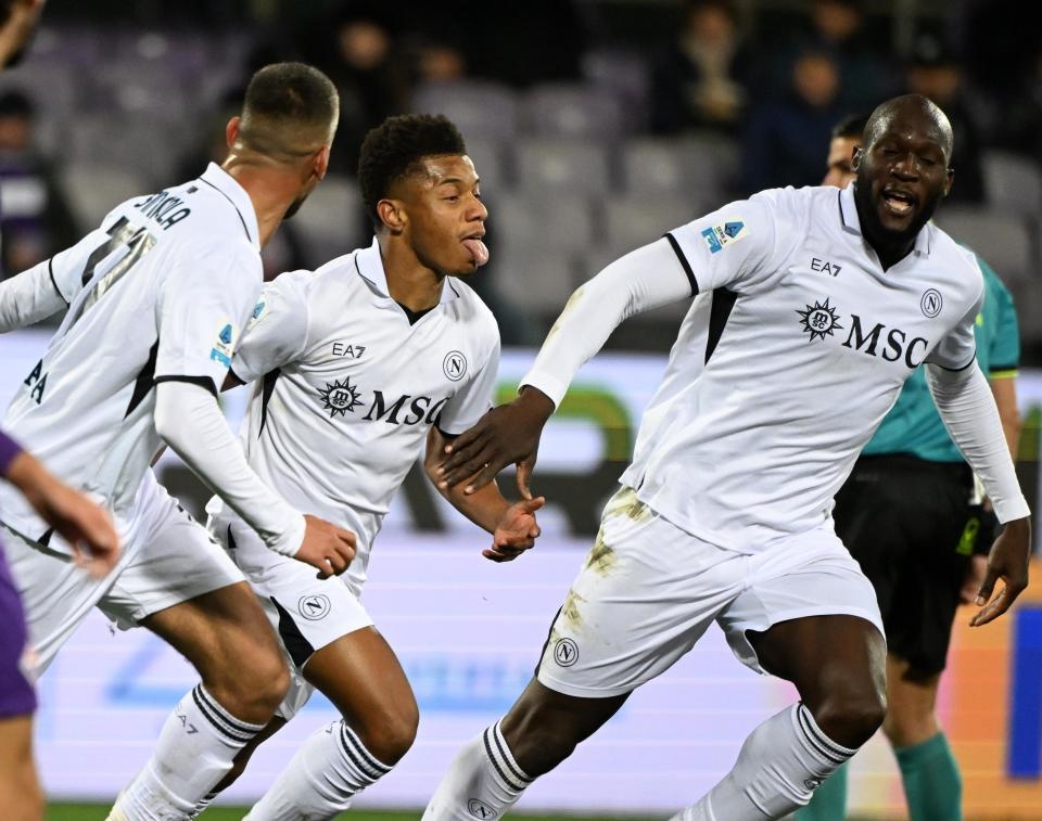 那不勒斯主场击败对手，继续领跑