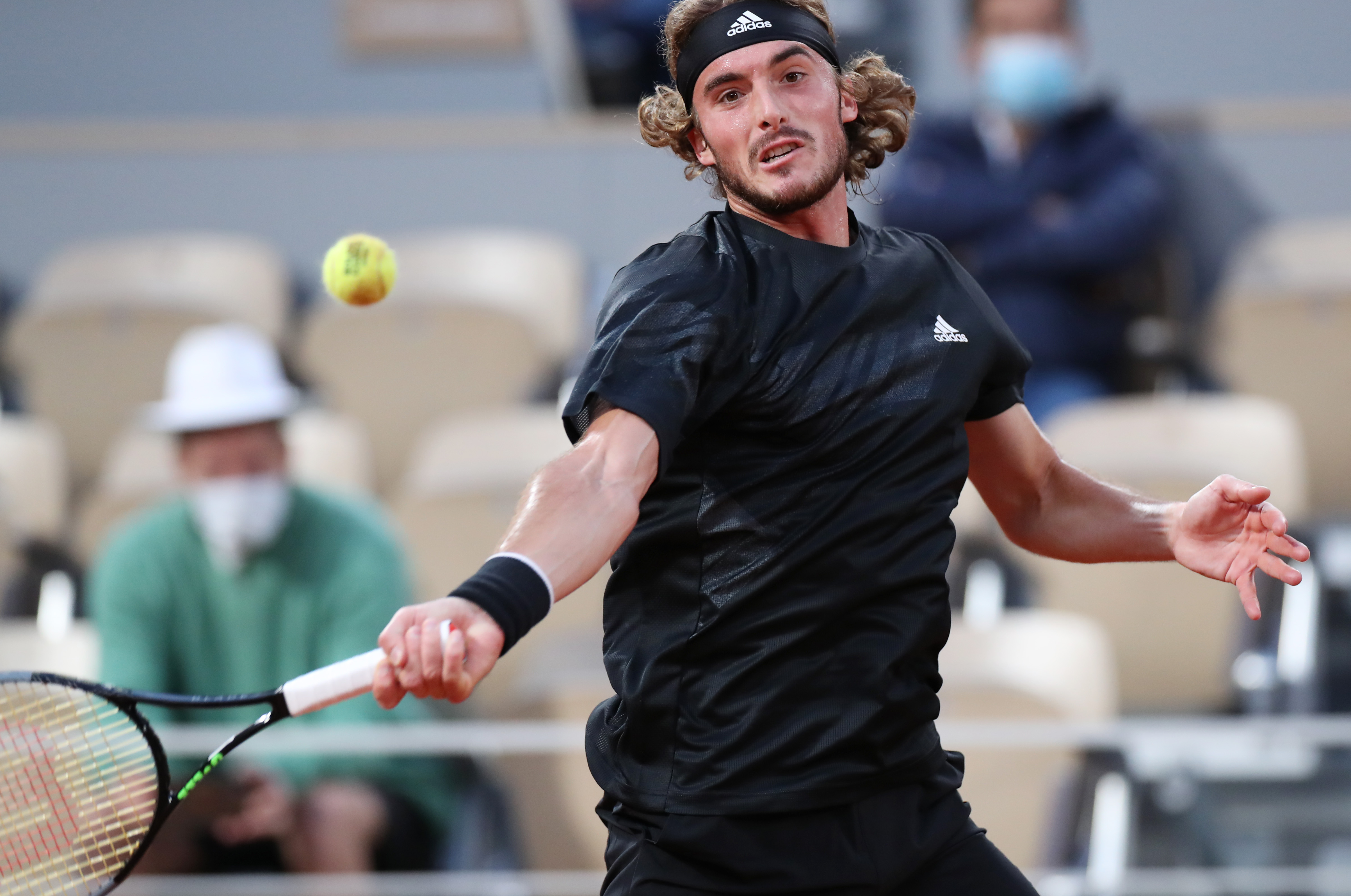 世俱杯冠军-澳网险胜美网，西西帕斯点燃赛场