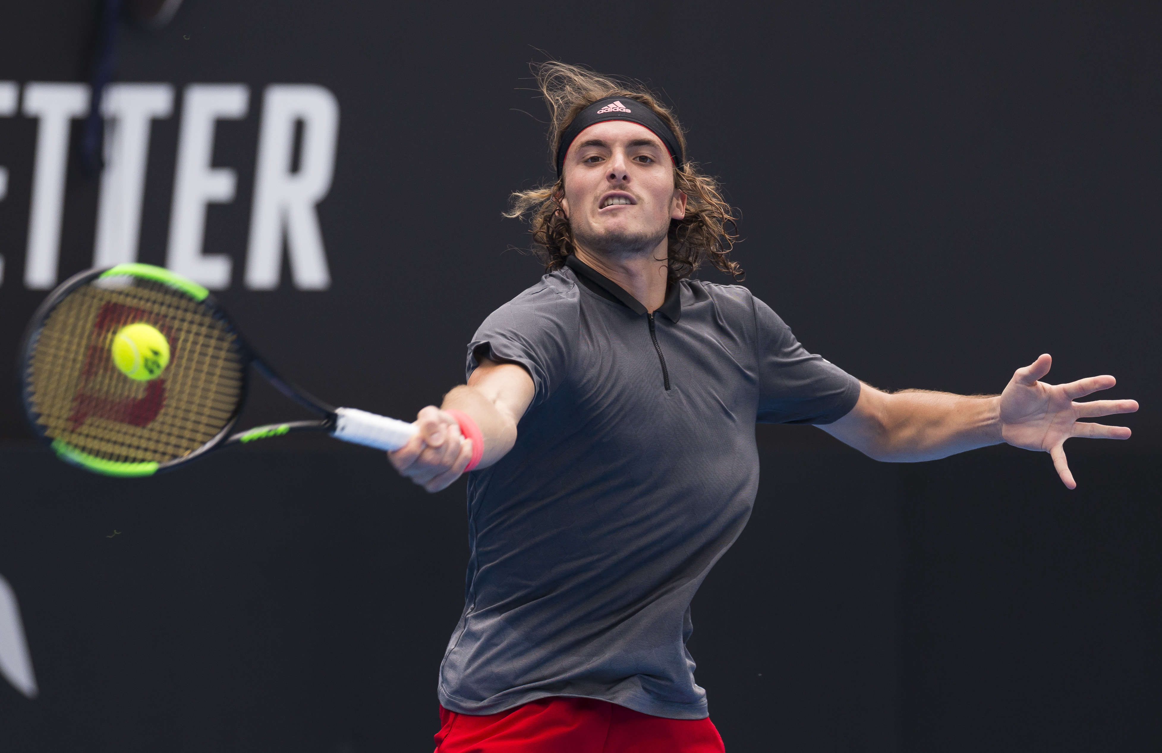 澳网险胜美网，西西帕斯点燃赛场