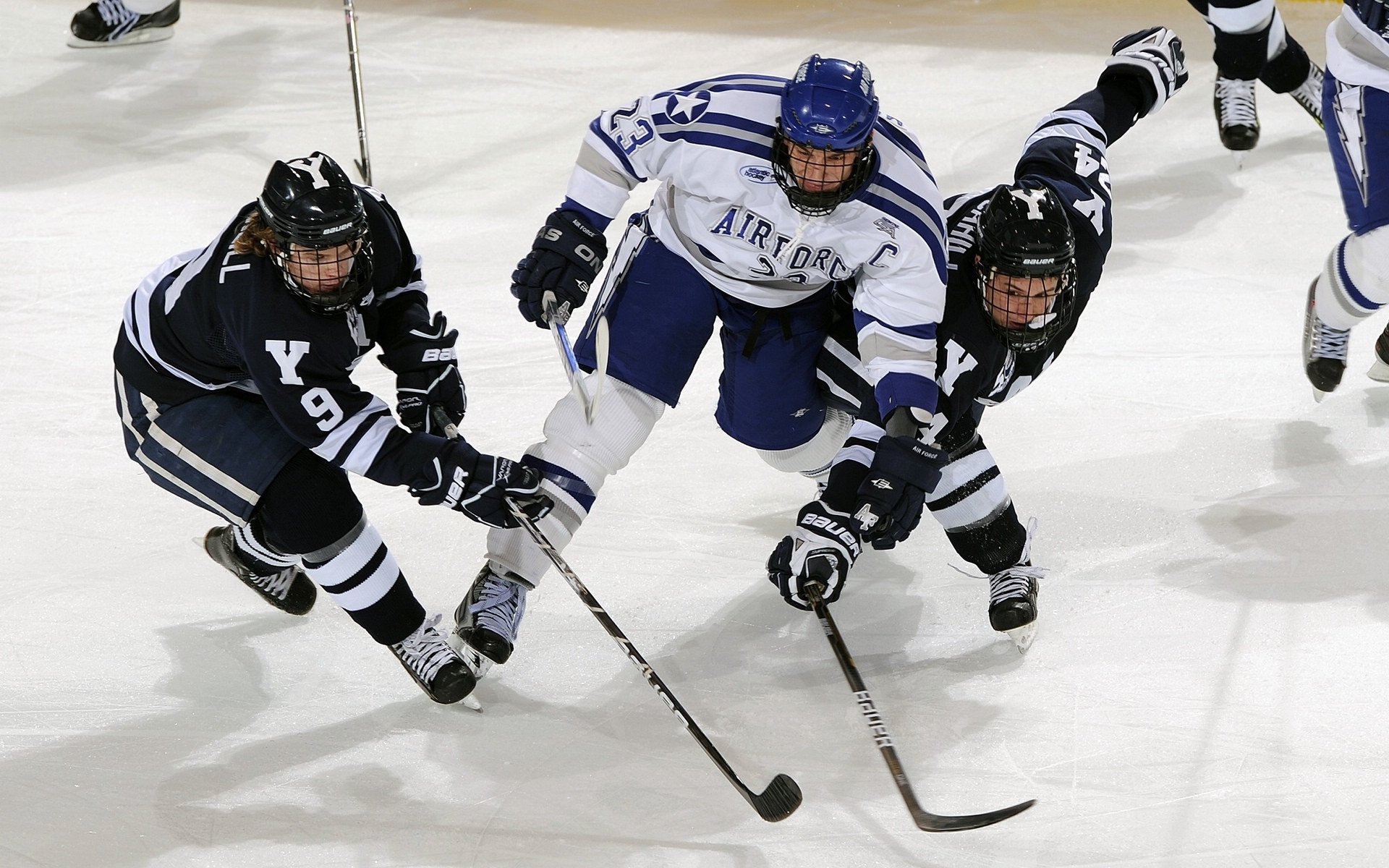 老特拉福德弯道，曼联以F1式精准策略，在战术街道赛中全面压制塞维利亚