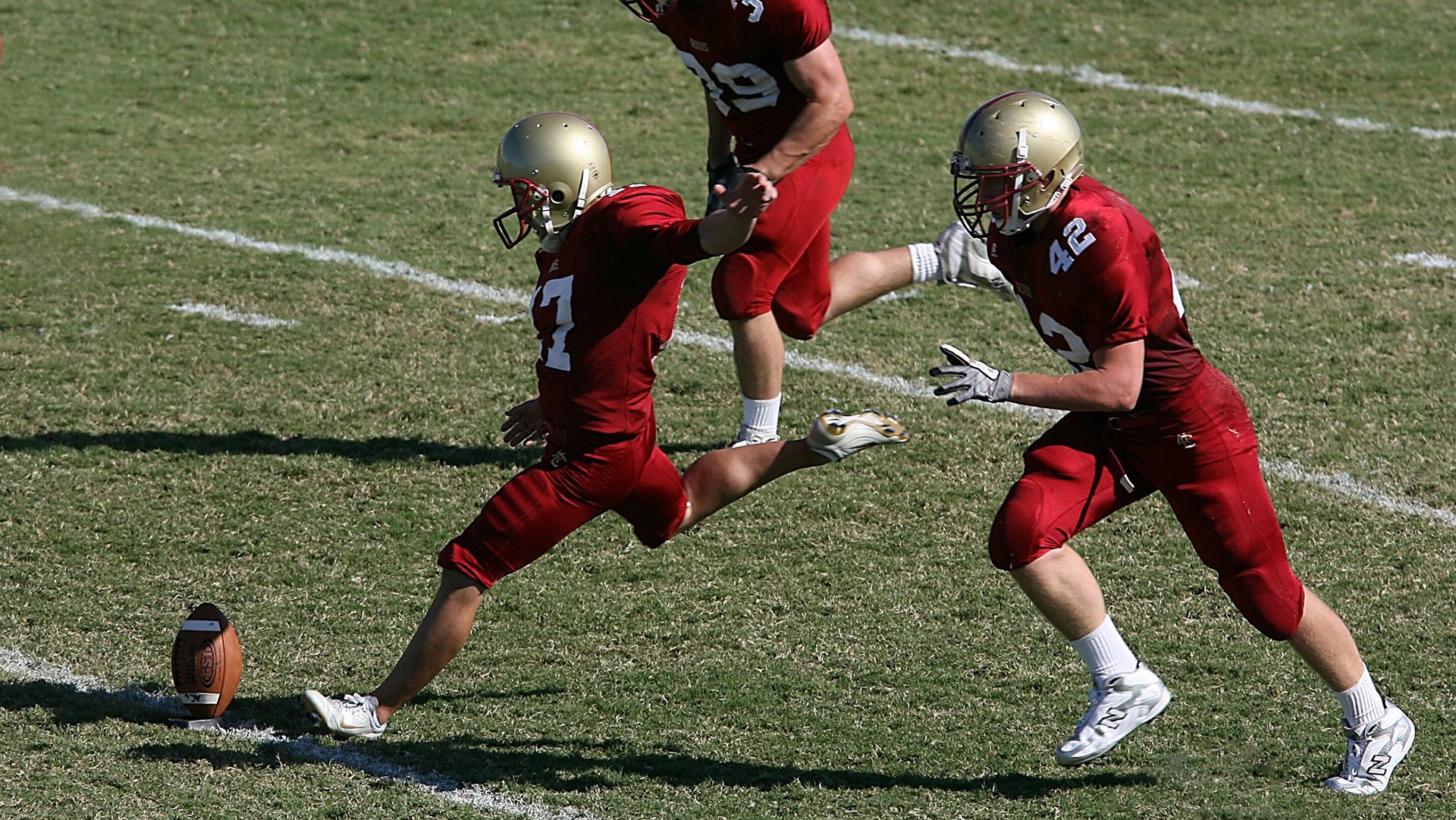 绿茵传奇与乒乓烽火，双重赛场上的激情交响